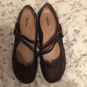 Taos Wish Embroidered Mary Janes